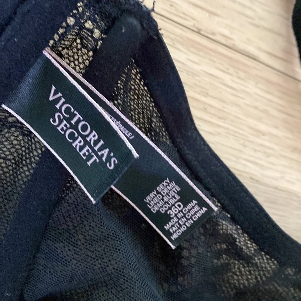 Victoria’s Secret Black Lace Bra with demi lining - Picture 5 of 6